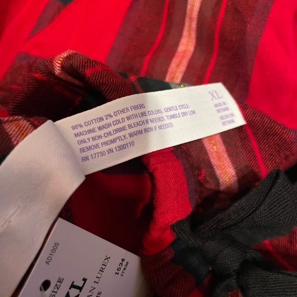 ❇️NWT❇️ Red Plaid Pajamas (XL) - Picture 3 of 4